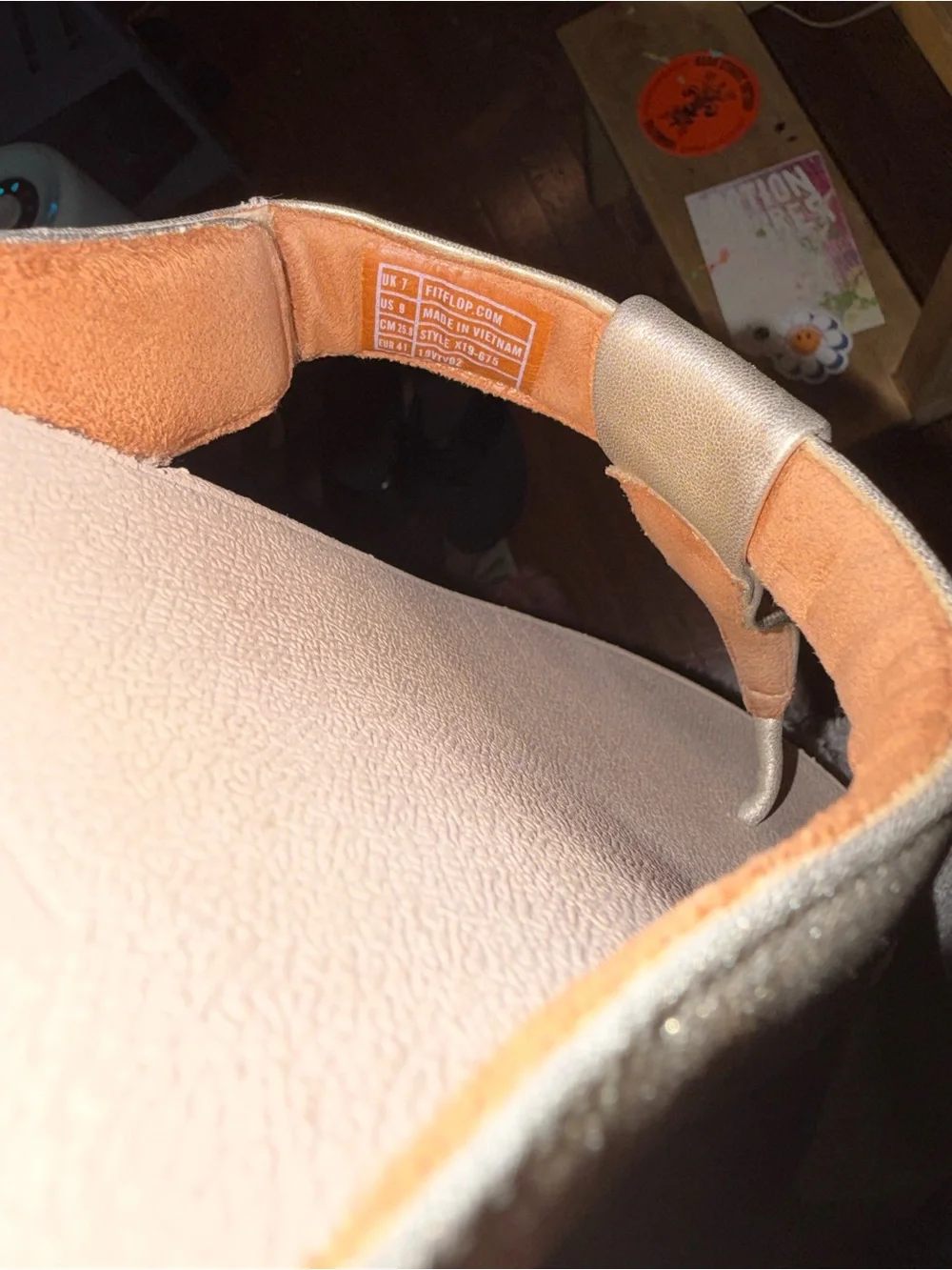 N/A comfortable metallic